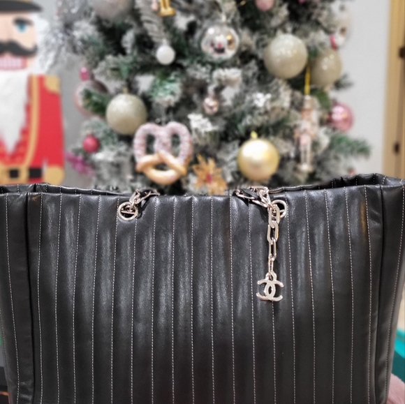 CHANEL MADEMOISELLE Black Leather Silver Hardware / Chain vertical tote - Picture 5 of 16